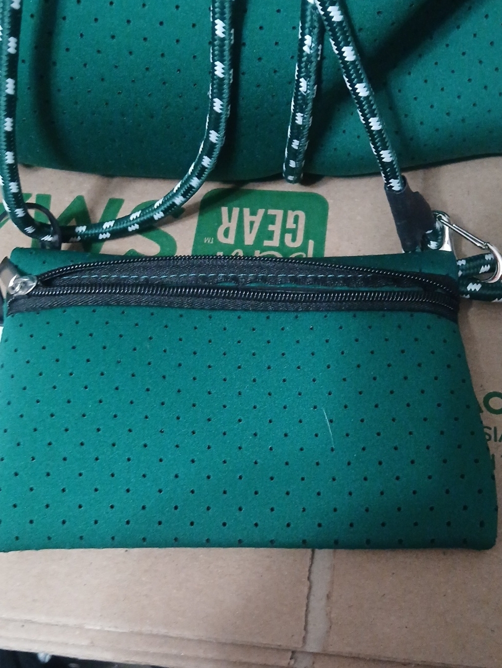 Green Neoprene Tote Bag with Matching Pouch - Picture 3 of 6